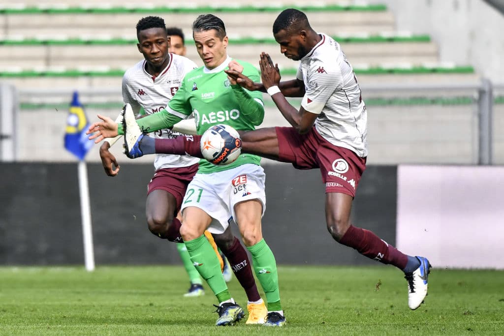 La jornada 24 del futbol francés cerró con 7 victorias, Stade Brestois 29 venció 2-1 a Bordeaux, Montpellier se impuso en casa 4-2 al Dijon, Nimes Olympique perdió en su estadio 3-4 frente al Mónaco, Nice goleó 3-0 a Angers, Sain Etienne se impuso por la mínima a Metz, Nantes cayó en casa frente al líder Lille 0-2 y el PSG salió victorioso en su visita al Olympique de Marseille.