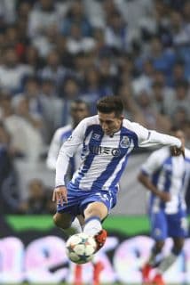 El mexicano fue reconocido por Porto como el mejor jugador de la temporada.
