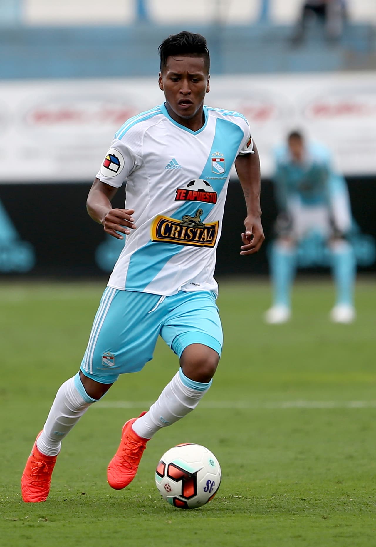 La gran promesa de Lobos BUAP para conseguir la salvación es el mediocampista peruano Pedro Aquino. Su ficha pertenece a los Rayados de Monterrey, que lo cedieron a la escuadra de Rafael Puente del Río.