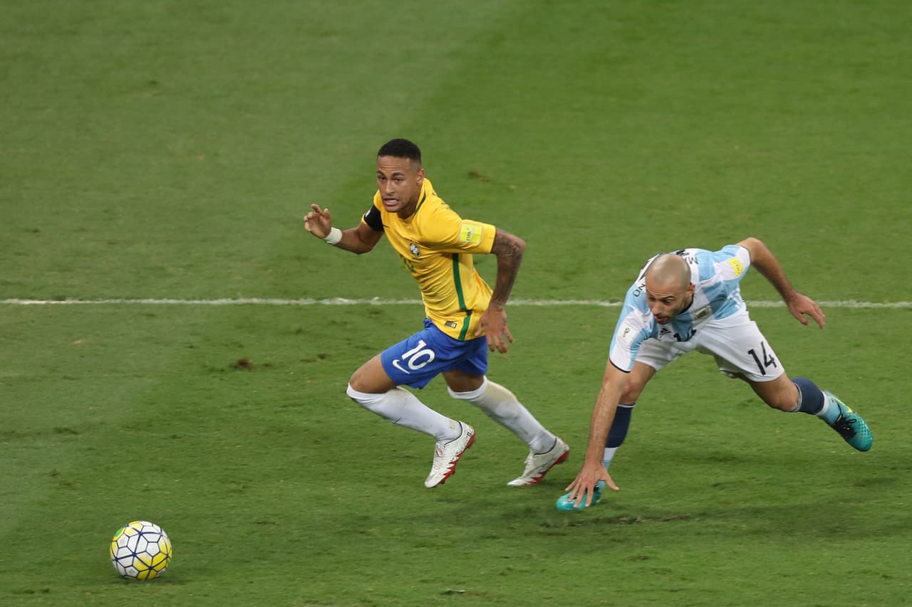 Neymar de nuevo demostró que es desequilibrante en Brasil y puso en problemas a los argentino durante todo el juego.