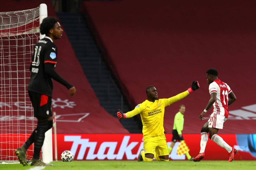 El Ajax, con doblete de Sébastien Haller, dejó en cuartos de final al PSV Eindhoven y pasa a la Semifinal de la Copa de Holanda. El mexicano Edson Álvarez fue titular durante todo el encuentro, mientras que el 'Guti' Galaviz, no tuvo minutos en cancha.