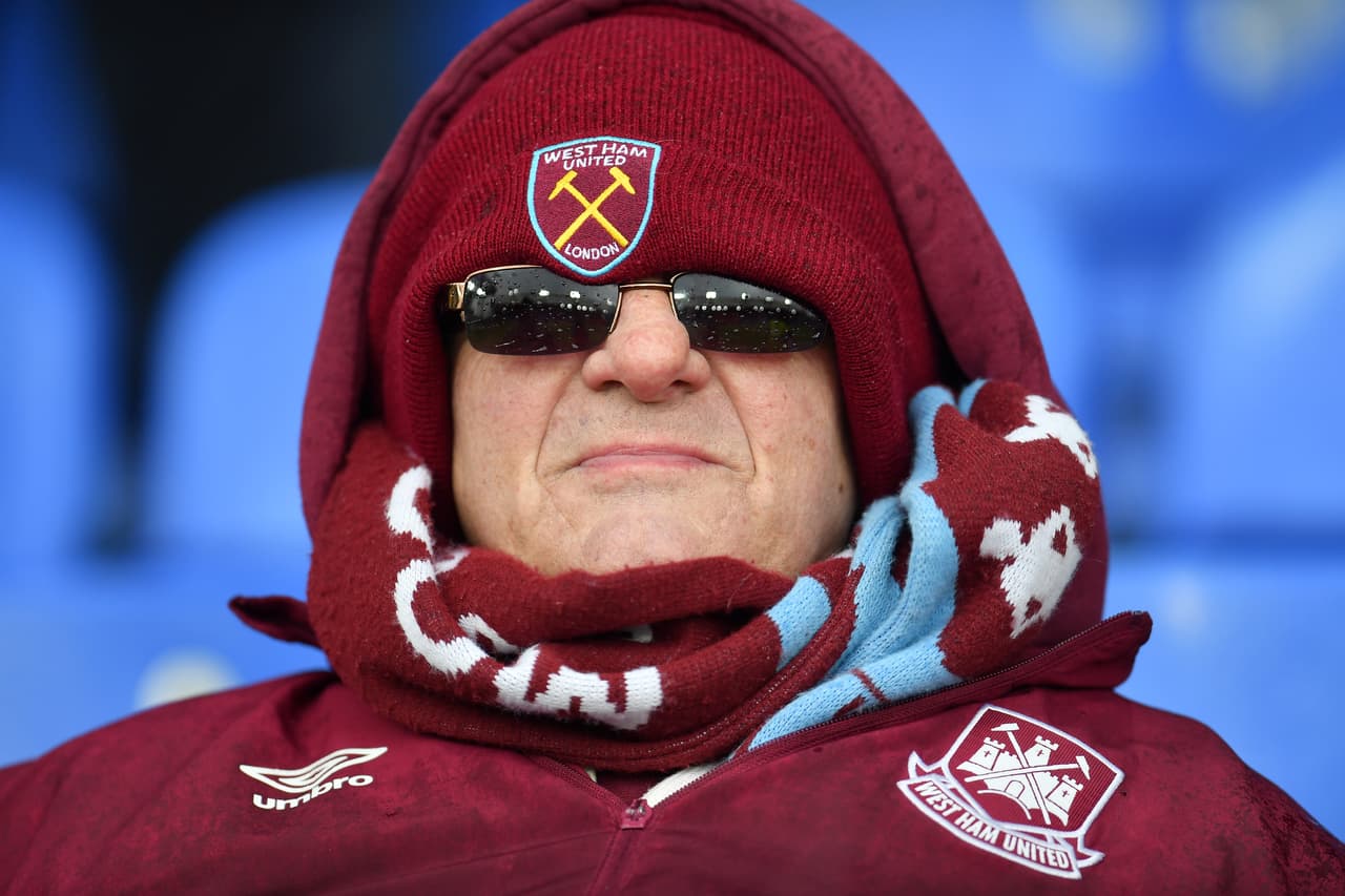 Los fanáticos del West Ham han visto una campaña irregular de su equipo, que se mantiene en puestos de mitad de tabla en Inglaterra.