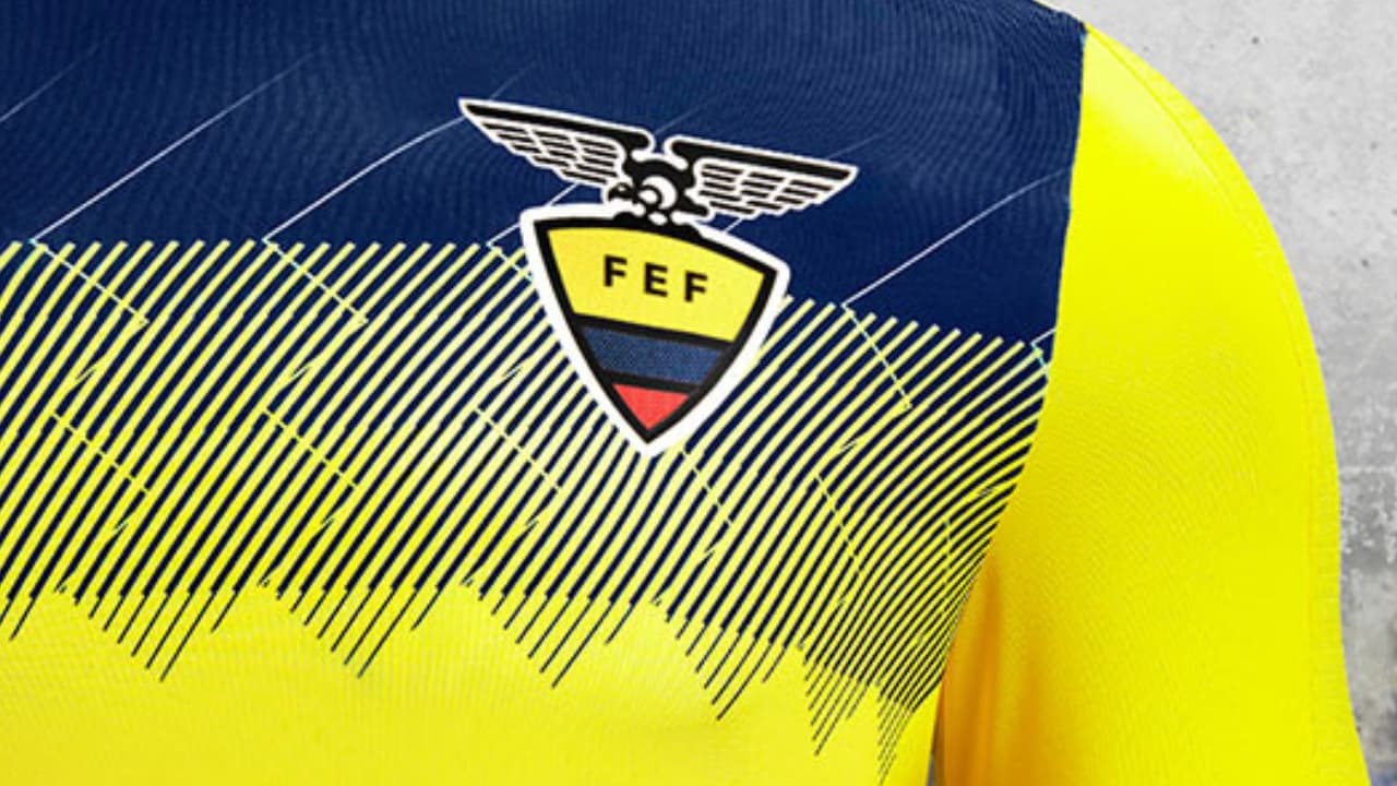 La selección de Ecuador ya tiene playera para estrenar en el Mundial Sub-20 de Polonia y en la Copa América de Brasil 2019. Su prenda titular cuenta con un gran rectángulo azul en el pecho que finaliza con un diseño de líneas en zig-zag. Por su parte, la novedad más grande será en la suplente con el escudo totalmente blanco sobre un azul oscuro.