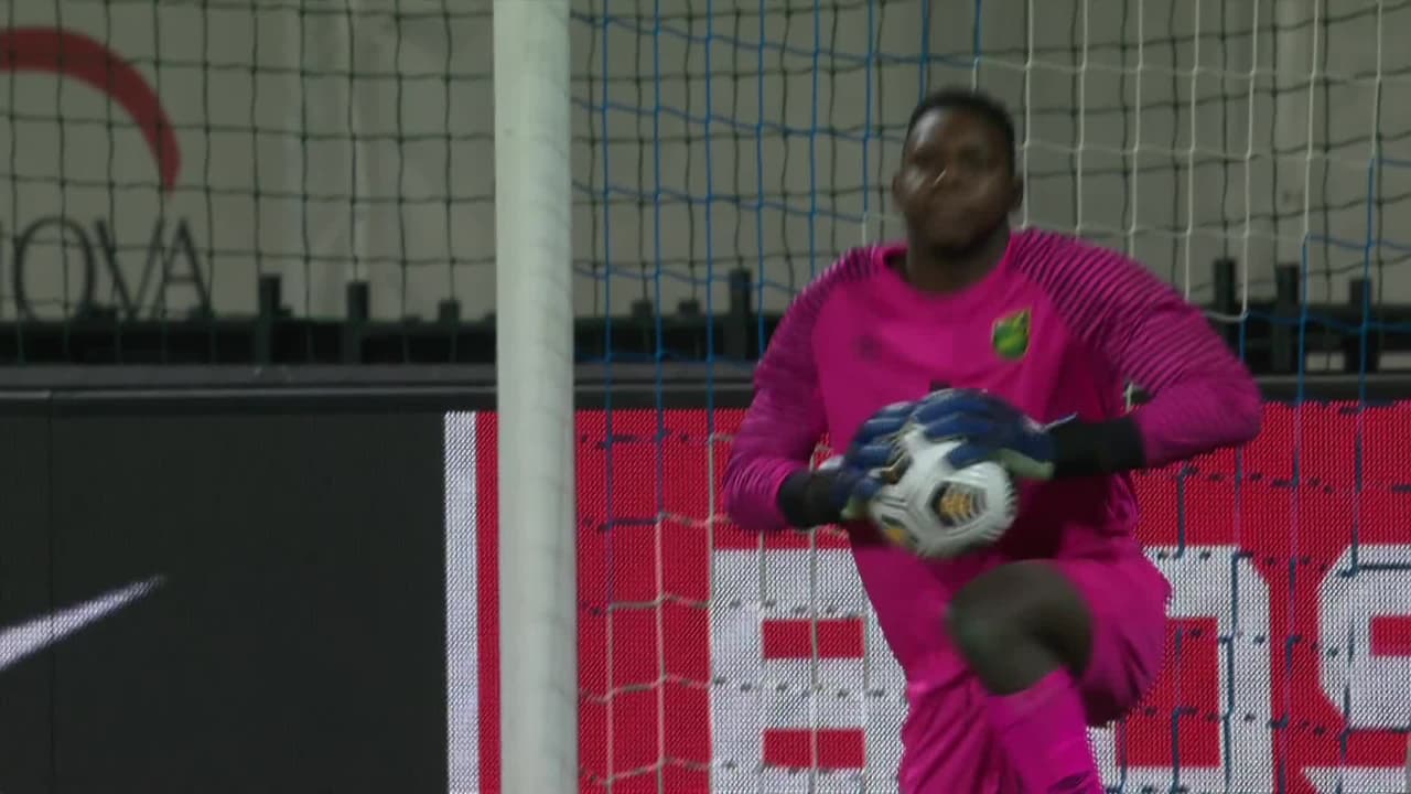 ¡TIRO ATAJADO! disparo por ["Brenden"] ["Aaronson"].