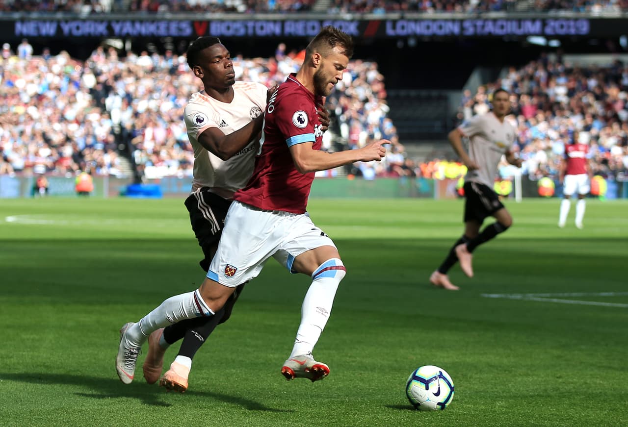 Por su parte, los Hamemrs llegaban a este juego de golear por 8-0 al Macclesfield Town en la Copa de la Liga. Un triunfo esperanzador.