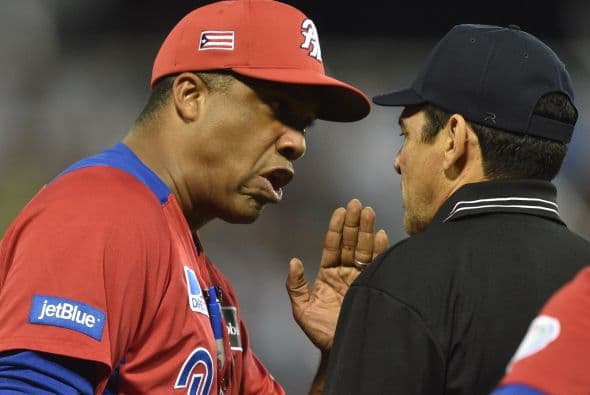 Los Vegueros de Pinar del Río eliminaron a los anfitriones Cangrejeros de Santurce de la Serie del Caribe en 10 innings 3-2.