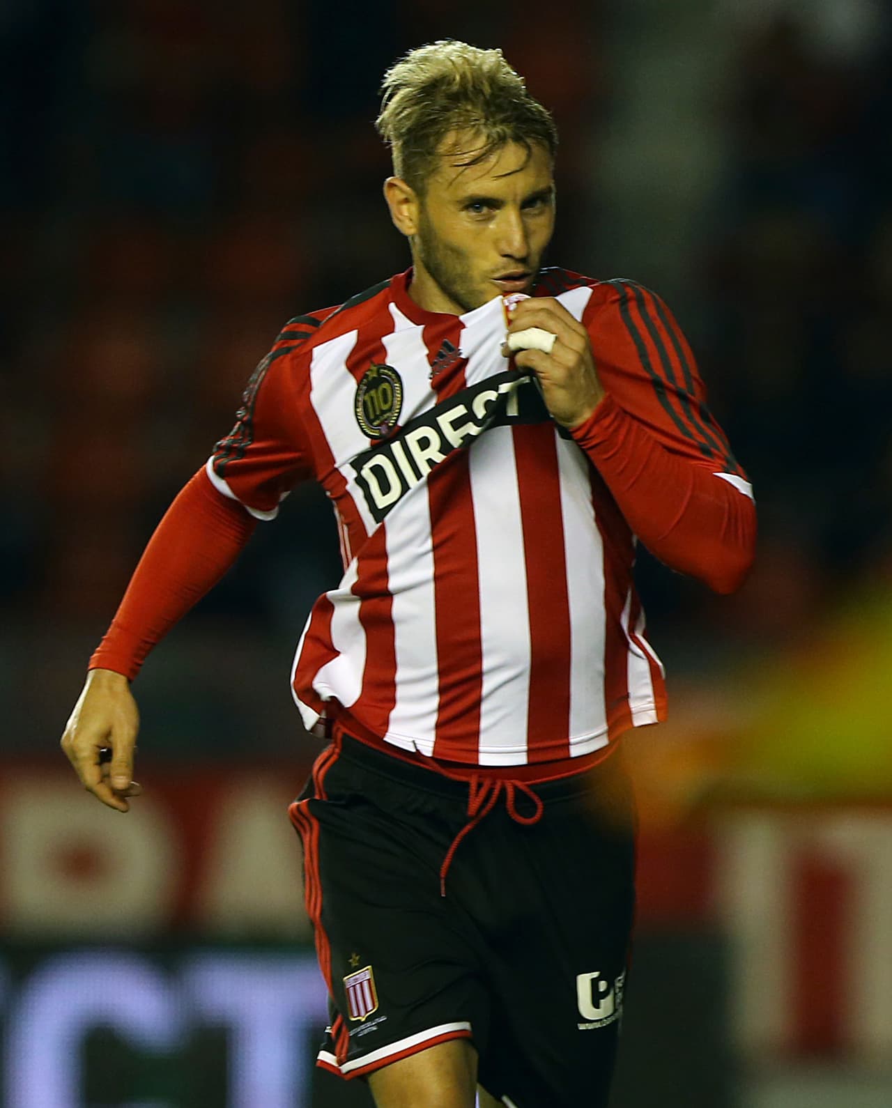 Gastón 'Gata' Fernández dejó a los Tigres de la Liga MX argumentando problemas personales en 2009. Tigres pidió su inhabilitación ante el TAS, pero en 2010 Fernández fue habilitado para jugar con Estudiantes. En 2012 el TAS inhabilitó por algunos meses al argentino.