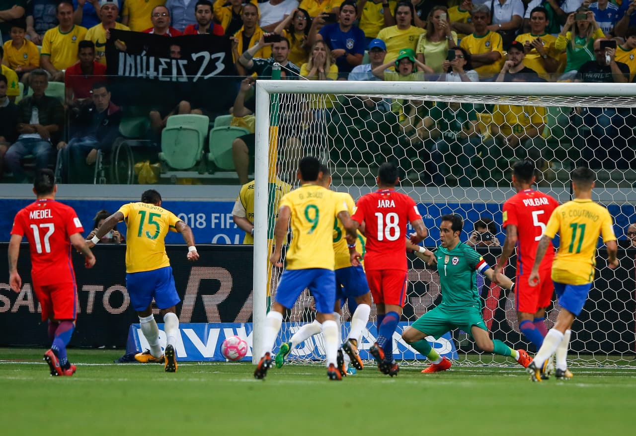 Uno de los partidos clave fue el triunfo de Brasil 3-0 contra Chile, que dejó a Chile con 26 puntos y peor diferencia de gol que Perú.