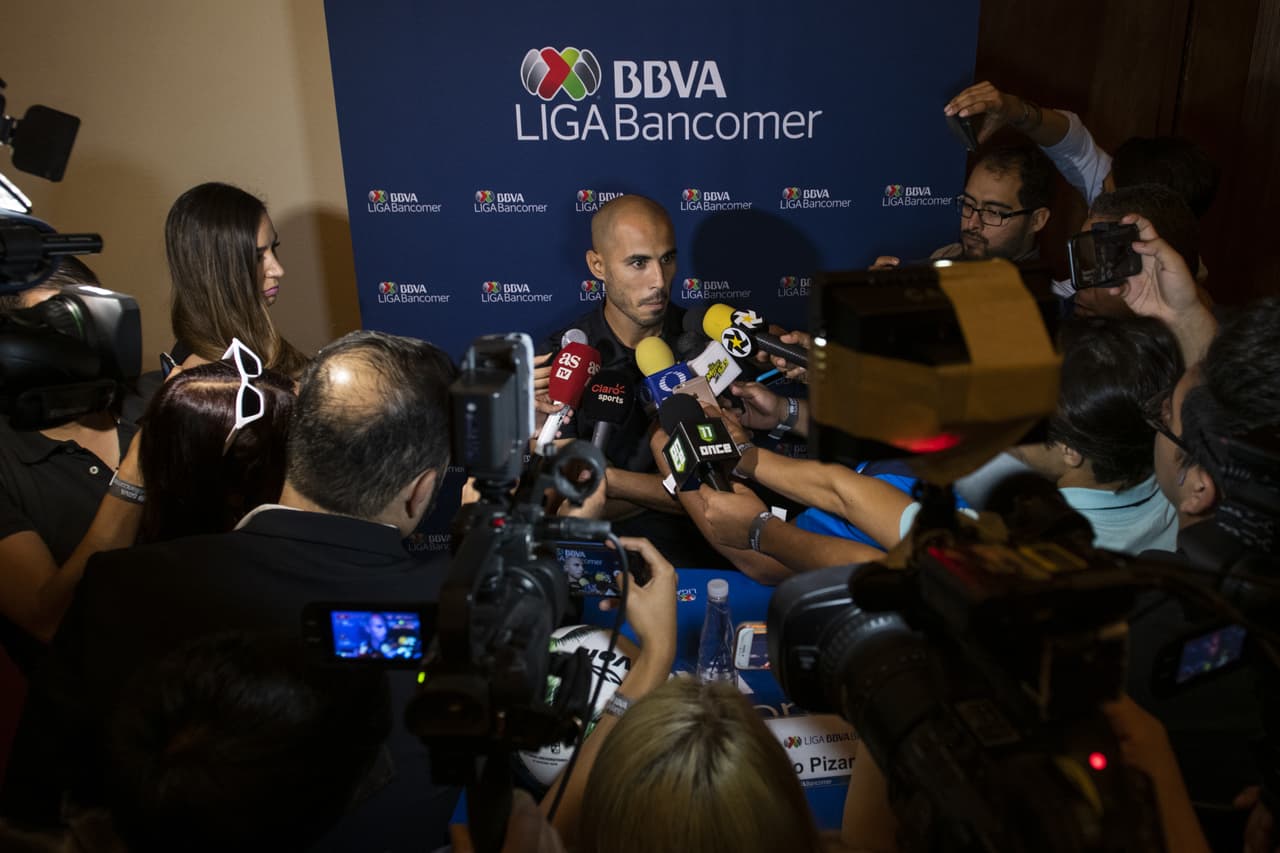 Estas son las mejores imágenes del Día de Medios que sostuvieron Ricardo 'Tuca' Ferretti, entrenador de Tigres, Ignacio Ambriz, técnico del Léon, y algunos de sus futbolistas como Carlos Salcedo, Guido Pizarro, Eduardo Vargas, Luis Montes, Ángel Mena o Fernando Navarro, entre otros, un día antes del Juego de Ida de la Final del Clausura 2019 de la Liga MX, que se efectuará en Monterrey.