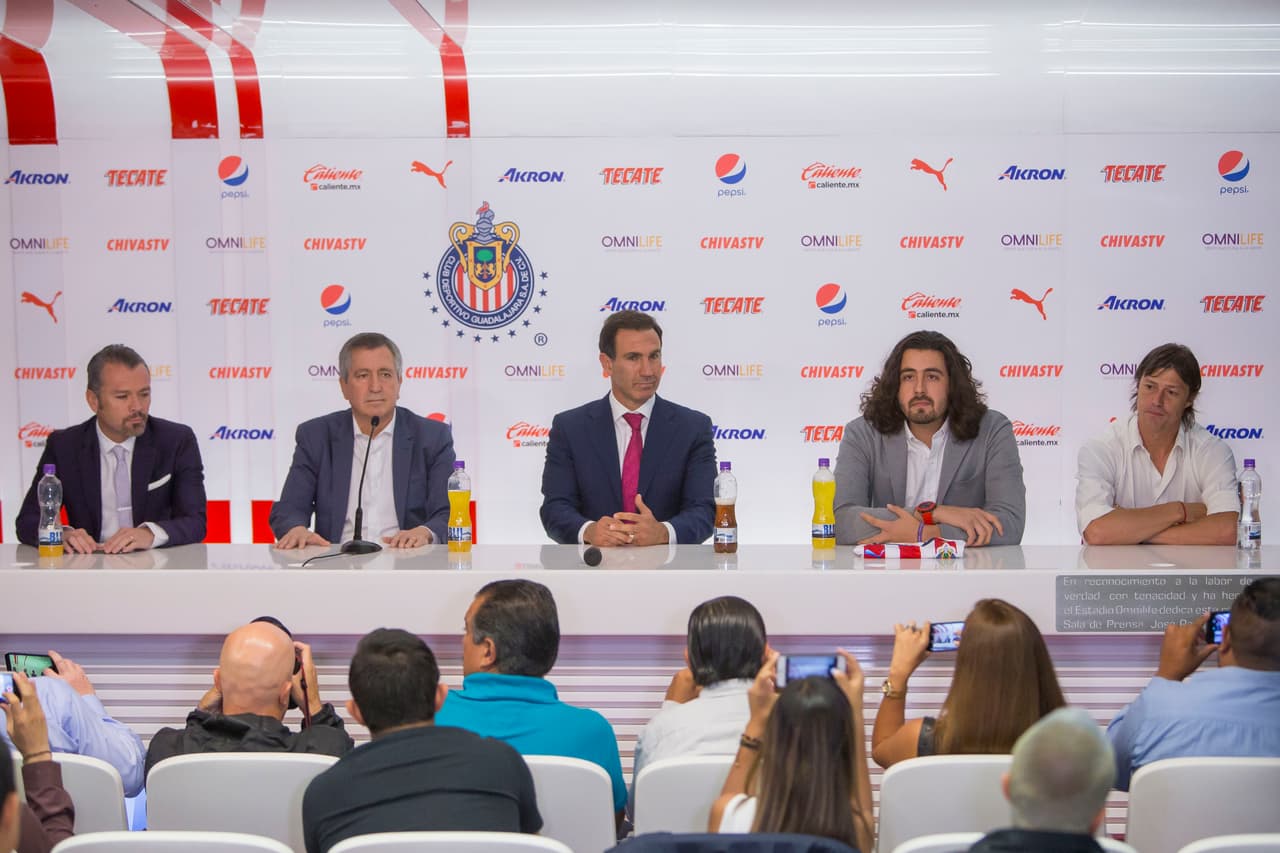 "Yo no soy dueño del club, soy entrenador. En su momento sí tuve que hacerme cargo de muchos temas que me han desgastado bastante y considero importante la llegada de Paco", dijo hace unos días un resignado Almeyda.