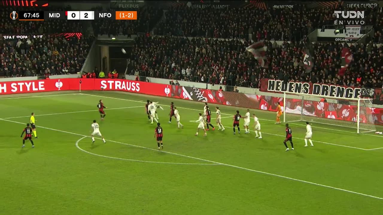 ¡GOL!  anota para FC Midtjylland. Martin Erlic