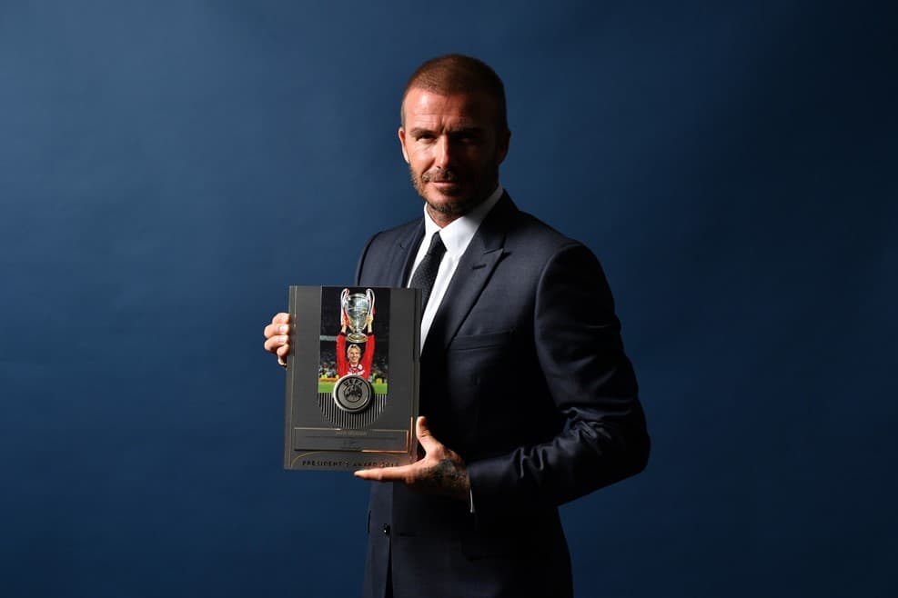 El 'Spice Boy' recibió el premio Presidente, también basado en el trabajo fuera del campo con las comunidades.