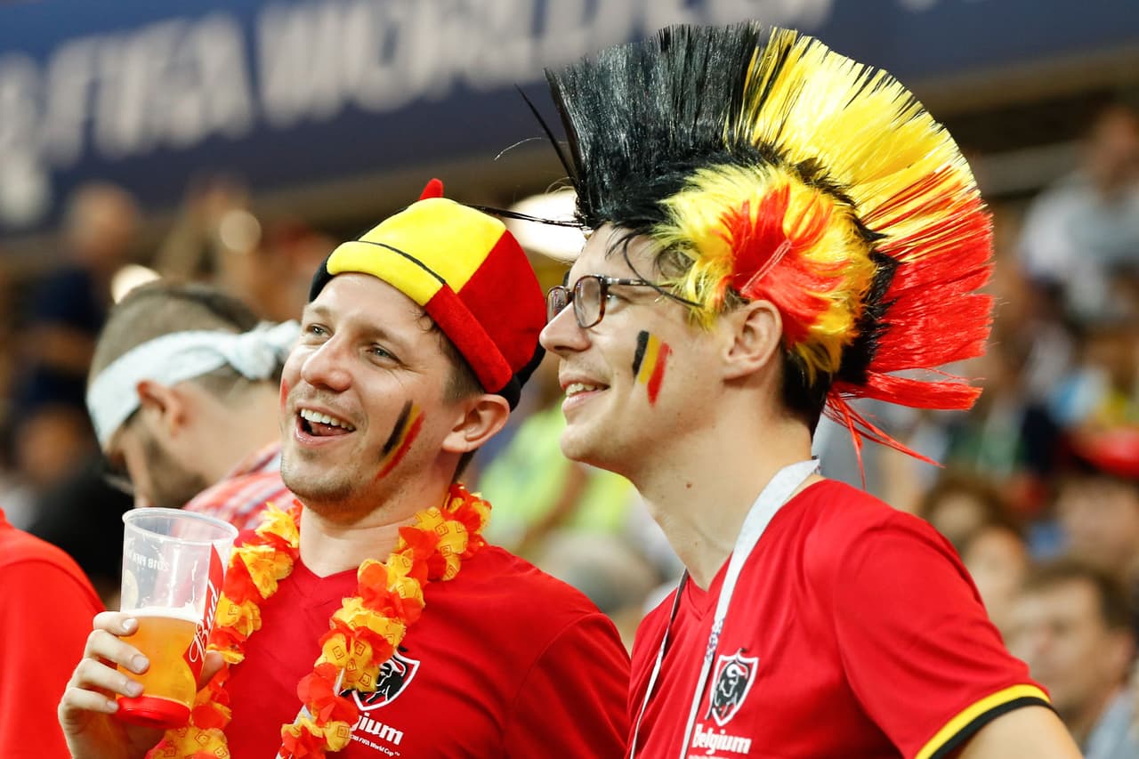 Los aficionados de Bélgica disfrutan la antesala del partido en el Rostov Arena.