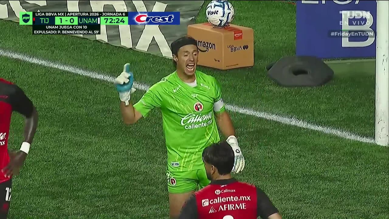 ¡Pónganse de pie ante la tremenda atajada de Toño Rodríguez para salvar su portería!