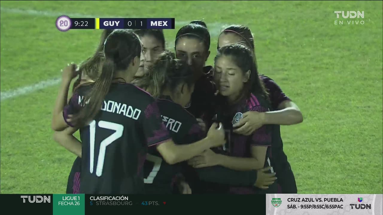 ¡Deja parada a la portera! Paola Chavero cobra penalti para el 0-1