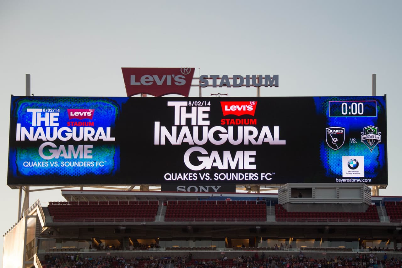 Pero, ¿sabías que el estadio se inauguró con un partido de la MLS? ¡Así es! El primer evento en la historia del Levi's fue un partido de la MLS, entre San Jose Earthquakes y Seattle Sounders, que ganó San Jose por 1-0.