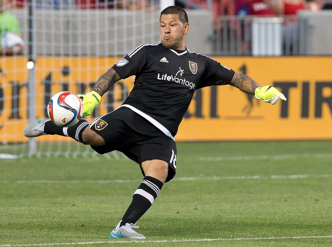 Sin duda alguna el portero Nick Rimando de Real Salt Lake sería un gran despejador, o punter.