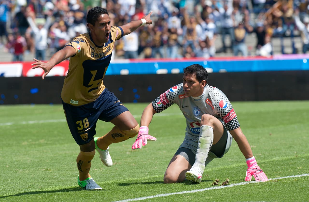 David Izazola debutó con Pumas en 2011 y después pasó por Querétaro y San Luis, aunque las pocas oportunidades lo hicieron colgar los botines en junio del 2016.