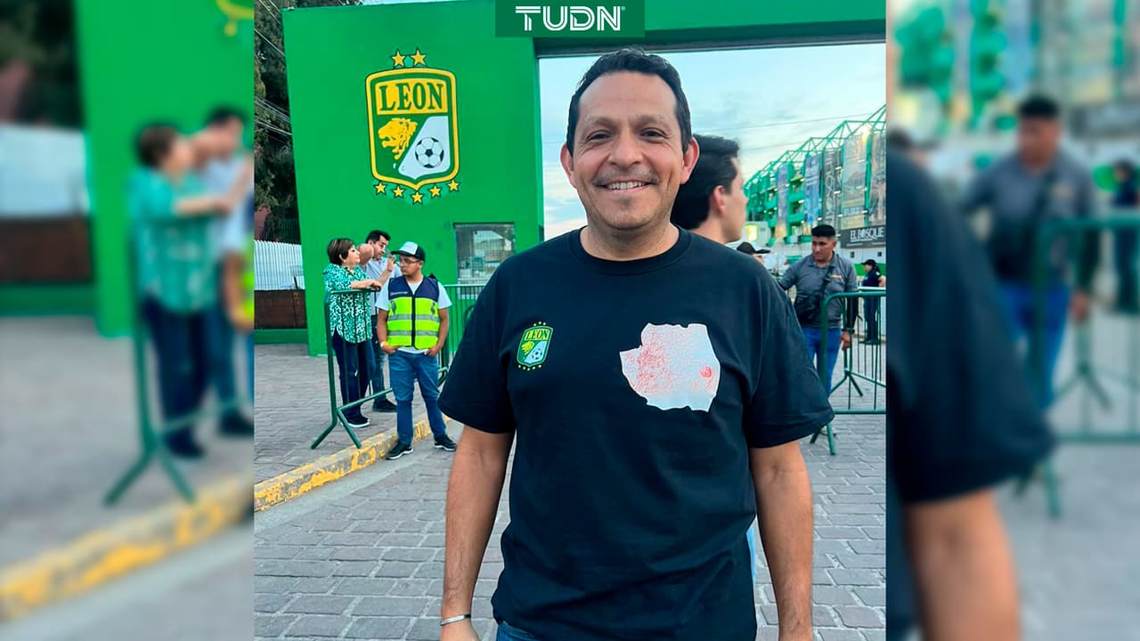 En León ya venden playera 'rota' de Larcamón tras bronca con 'Tano' Ortiz
