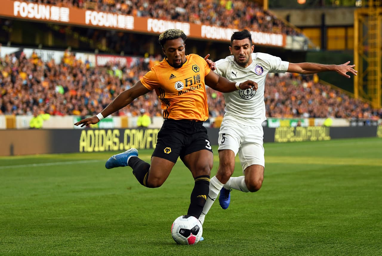 Durante los primeros minutos, el equipo local conocedor de su ventaja, lucía bastante impreciso.