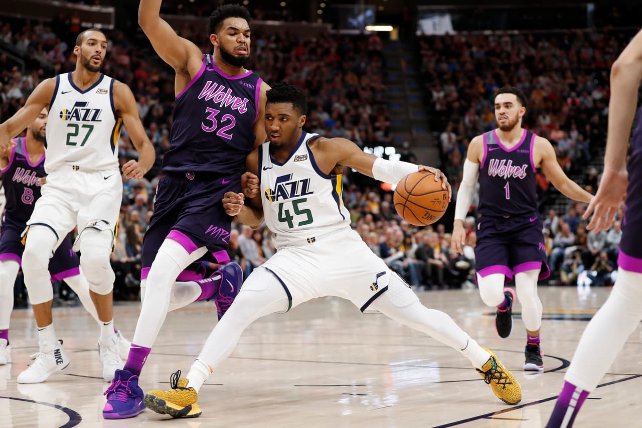 Donovan Mitchell (45) aportó 24 puntos para el Jazz, aunados a los 18 de Jae Crowder saliendo desde la banca. Por Minnesota el más destacado fue Karl-Anthony Towns con 26 puntos y 12 rebotes.