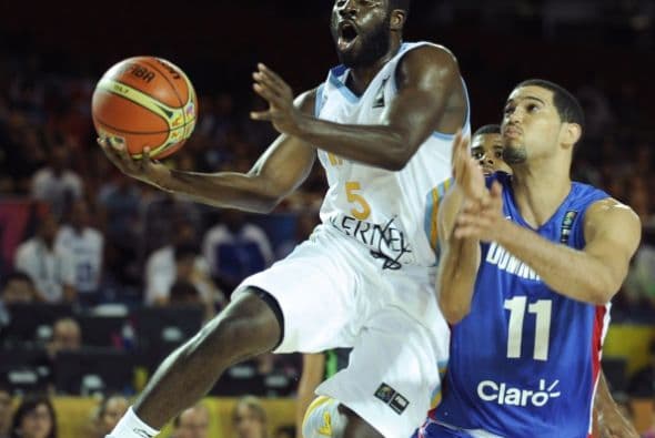 Los ucranianos llegaron a disponer de una ventaja de 12 puntos mediado el tercer cuarto (41-29), gracias a que su mejor hombre Sergii Gladyr, muy bien defendido hasta entonces, comenzó a anotar, aunque los caribeños lograron salvar los muebles y reducir la desventaja a 8 a final del periodo (48-40). En el último parcial, los ucranianos tiraron de su mayor experiencia para no dejarse sorprender ante un rival que nunca se dio por vencido y que acabó perdiendo por 10 puntos (72-62).