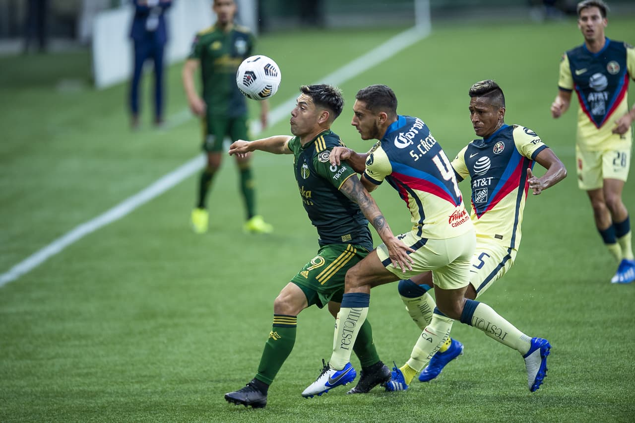 Un juego tan ríspido provocó algunos 'piques' entre jugadores de Timbers y las Águilas.