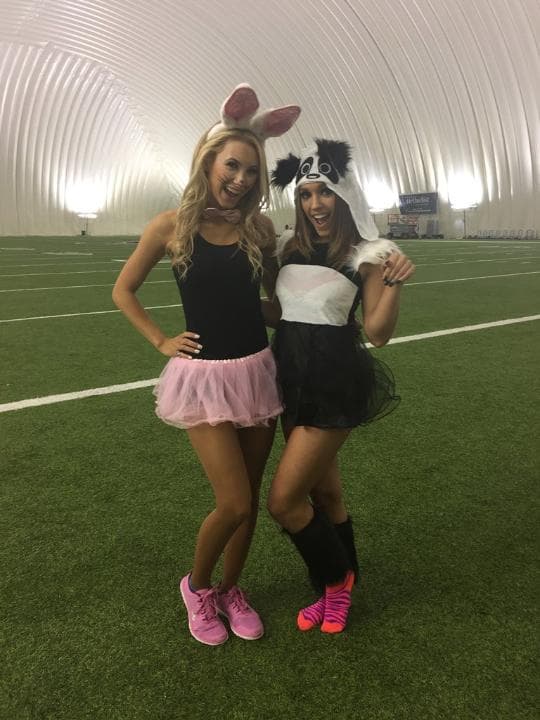 No todo es terror en Halloween, las porristas de la NFL mostraron su lado sexy con estos disfraces, unos coquetos, otros muy HOT, tú decides.