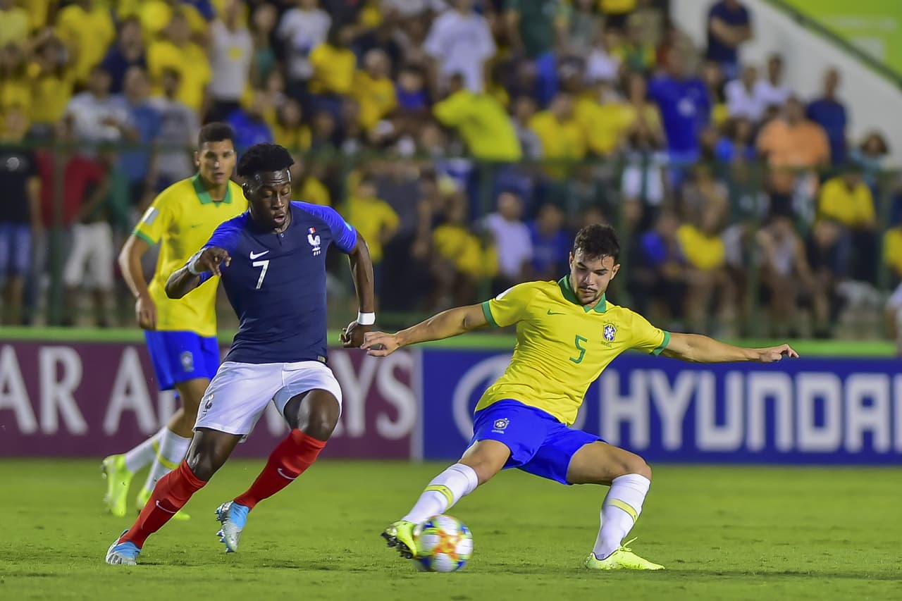 Francia cayó en Brasilia 3-2 ante la verdeamarela que ahora se medirá ante México en la final del torneo.