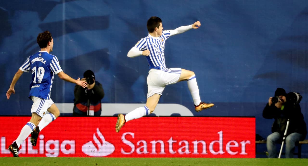 Cuando el reloj corría por el minuto 76, Igor Zubeldía puso el 2-1 a favor de la Real que prendía de nuevo los ánimos en Anoeta.