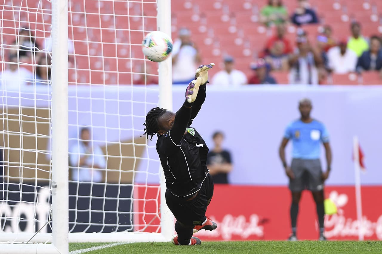 El arquero Akel Clarke se adelantó en un penal y por ende tuvo que repetirse, en el segundo cobro el gol panameño fue marcado por Eric Davis al minuto 51', 3-1 el marcador.