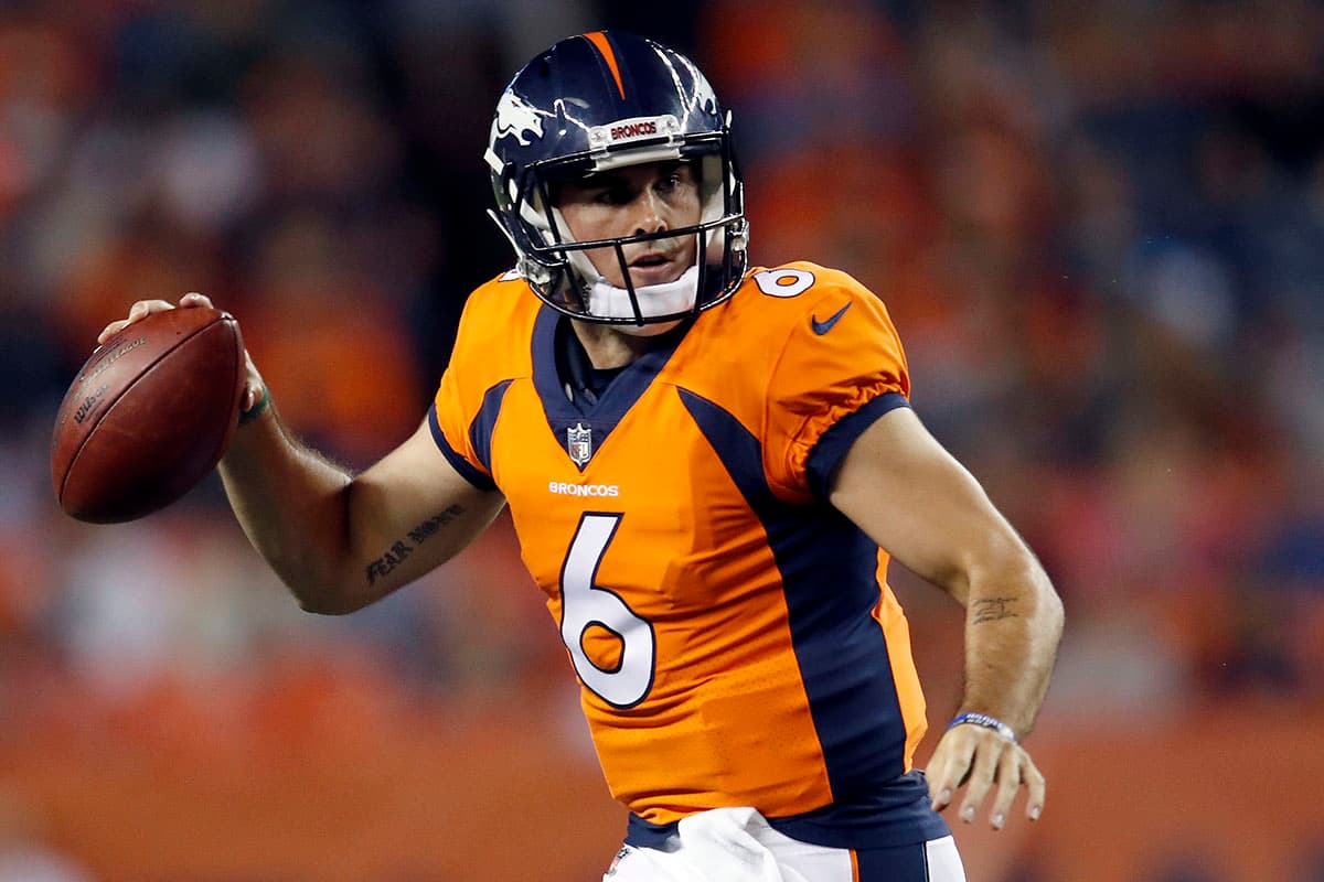 De los tres
<i>quarterbacks </i>que usaron los Broncos, el de mayor yardaje fue el tercero, Chad Kelly con 90, pero también tuvo un pase interceptado en el último cuarto, clave para el desenlace del juego.