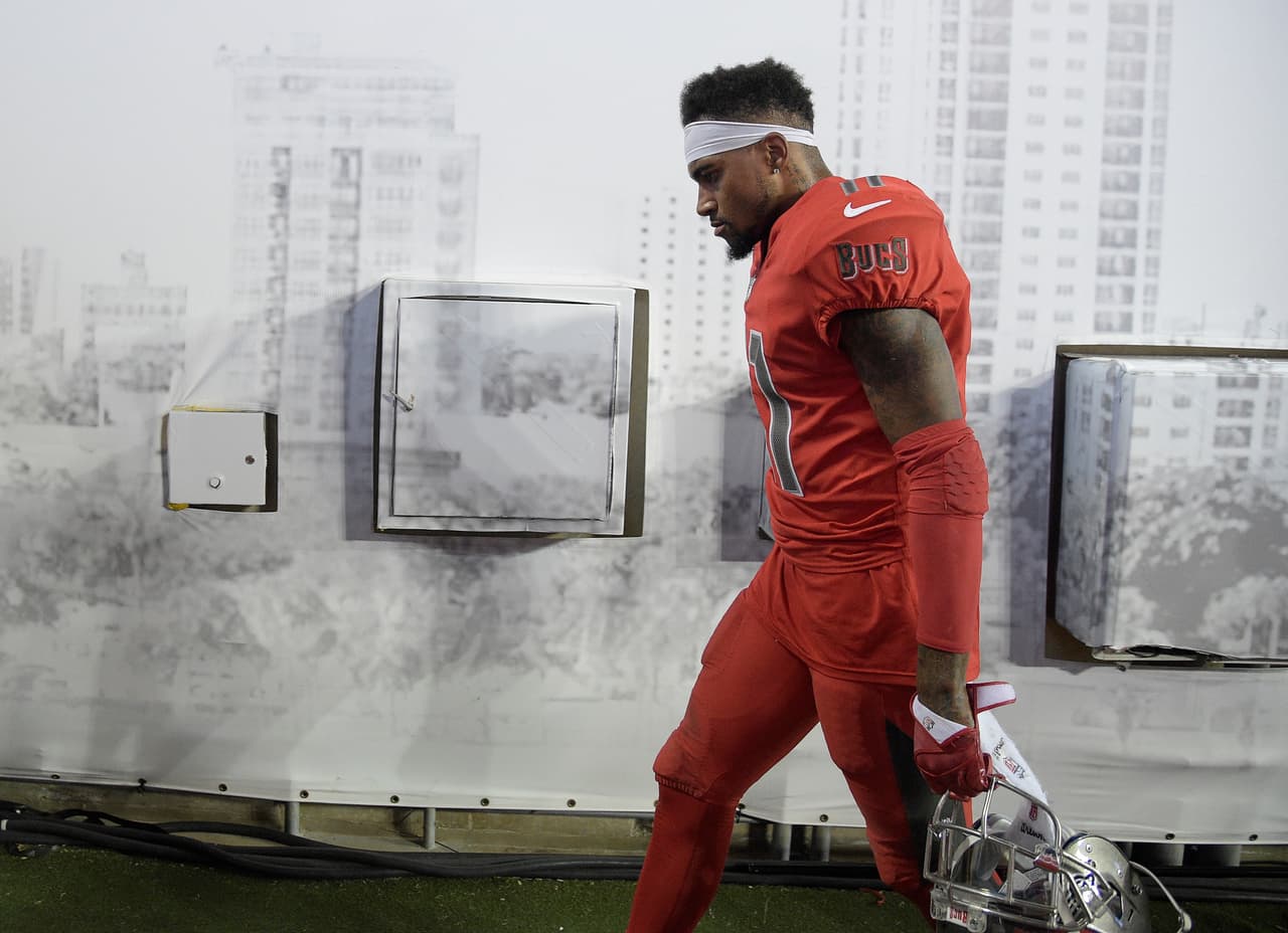 <b>DeSEAN JACKSON (Tampa Bay Buccaneers)</b> Su llegada a la bahía fue con bombo y platillo pero ha sido más el ruido que ha hecho fuera de la cancha que en los partidos. Ha lidiado con molestias físicas y apenas suma 143 yardas y un touchdown en tres juegos. No muestra gran coordinación con su QB Jameis Winston.