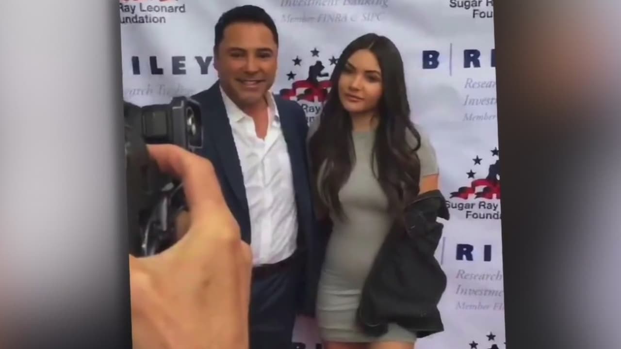 Shanna Moakler y Óscar de la Hoya empezaron a salir en 1997, comenzaron su relación al año siguiente y él anunció su compromiso durante los primeros días de febrero de 1999. La hija que tienen en común, Atiana, nació el 29 de marzo del mismo año.