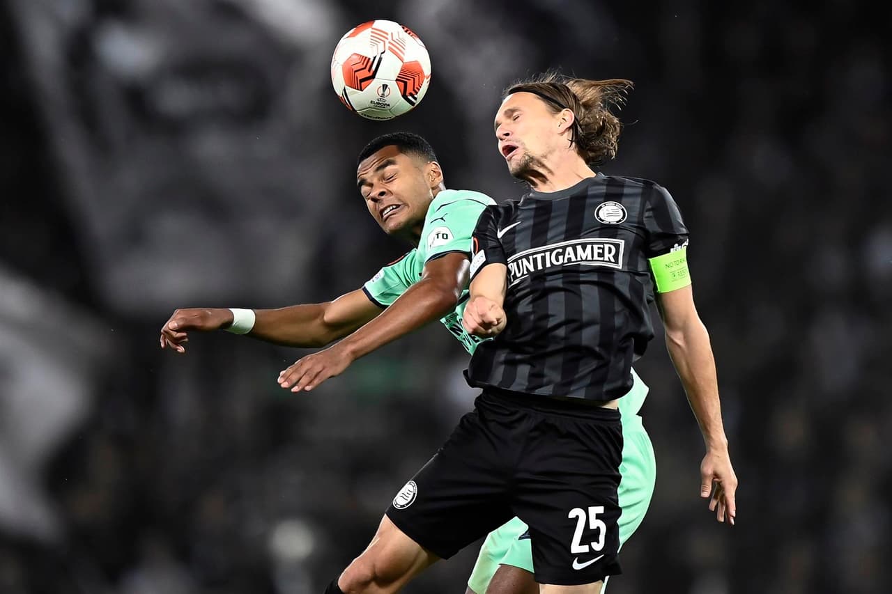 El PSV se impone, sin problema, ante el Sturm Graz en la Europa League. Los goles del equpo de Eindhoven fueron por parte de Sangaré, Sahavi, Max y Vertessen; el mexicano 'Guti' Galaviz ingresó al minuto 81' del encuentro.