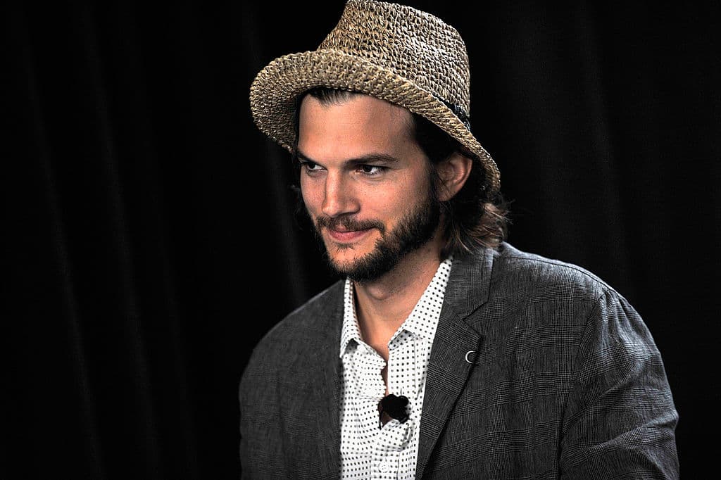 Aunque la última temporada de su serie, The Ranch (2016), estrenó el año pasado, la última vez que vimos a Ashton en una película fue en 2014.
<br>