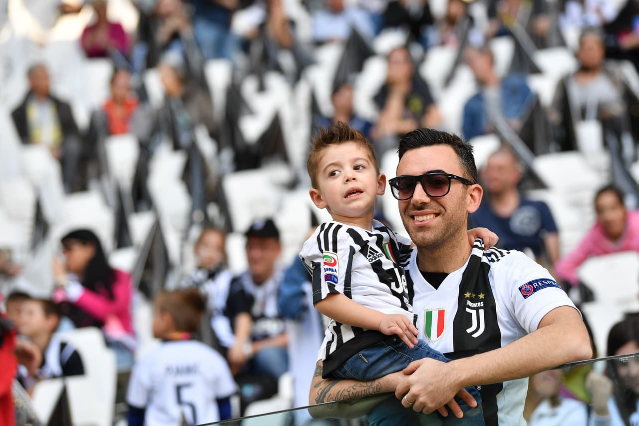 El equipo femenino de Juventus jugó su primer partido en el Allianz Stadium, donde convocó 39 mil fanáticos que vieron su triunfo 1-0 sobre Fiorentina. Así quedaron cuatro puntos arriba del segundo lugar a falta de tres fechas del cierre del torneo.