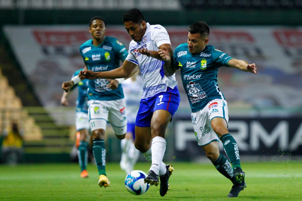 Brayan Angulo marcó a los 81’ el tanto que sentenció al actual campeón del futbol mexicano. León recibirá al Puebla y Cruz Azul hará lo propio con Mazatlán en la J9 del Guard1anes 2021.