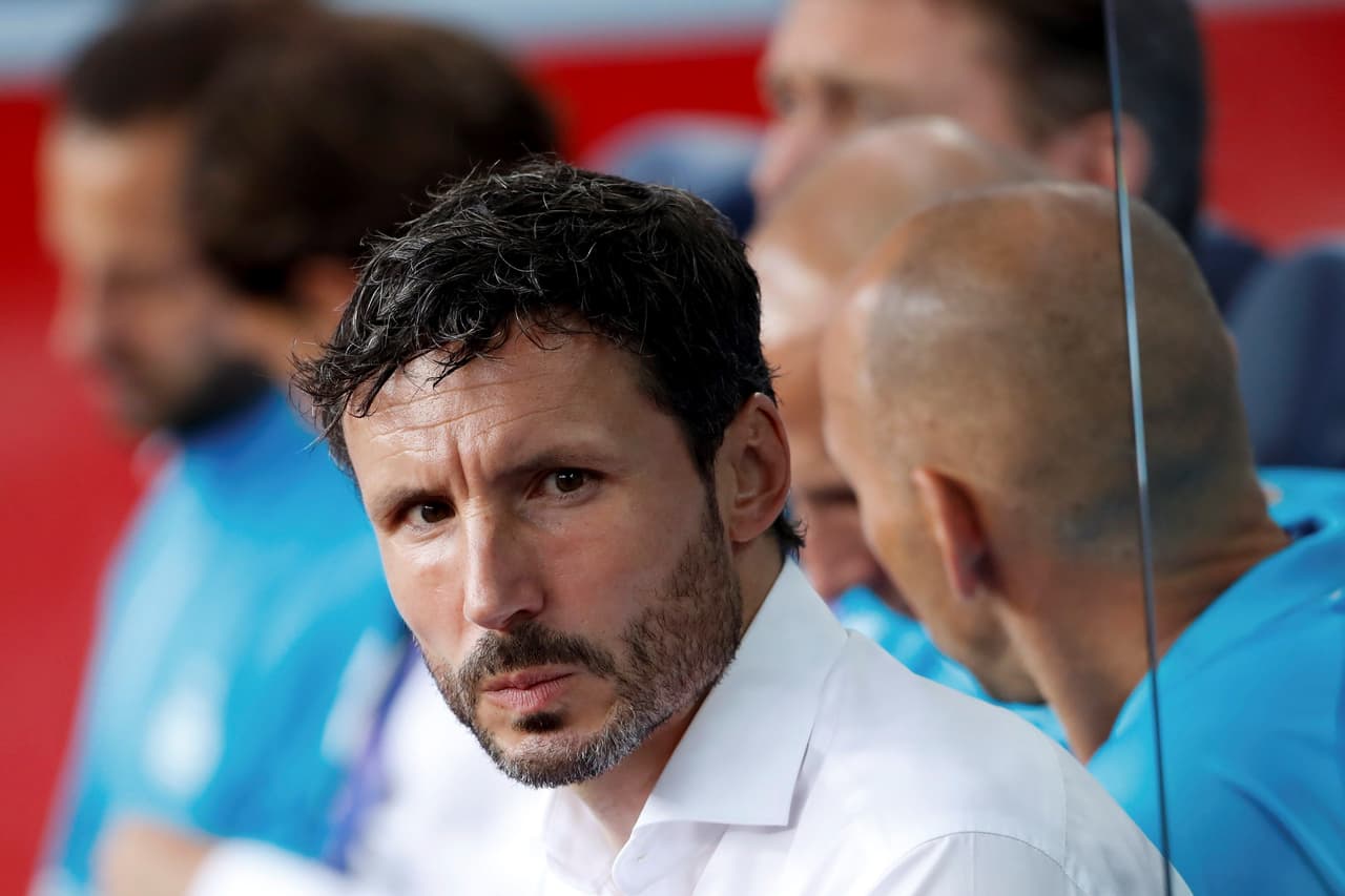 Minetras que Marc van Bommel tenía siete juegos sin perder, aunque su debut en este curso fue con derrota por penales en la Supercopa de Holanda.