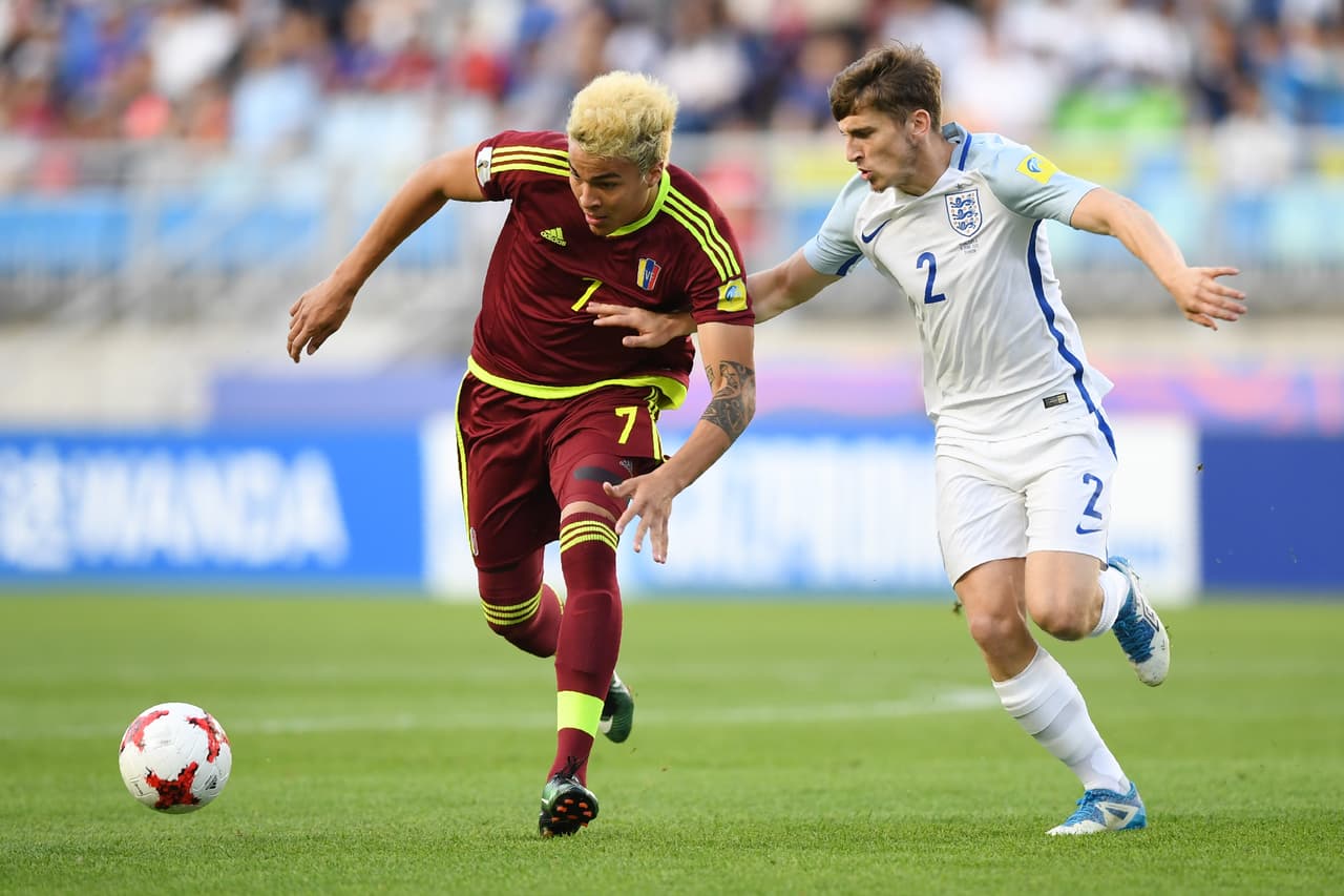 En la siguiente jugada, Yangel Herrera se libró de su marcador para cabecear un saque de esquina que fue detenido en línea de gol con una estirada por Woodman.