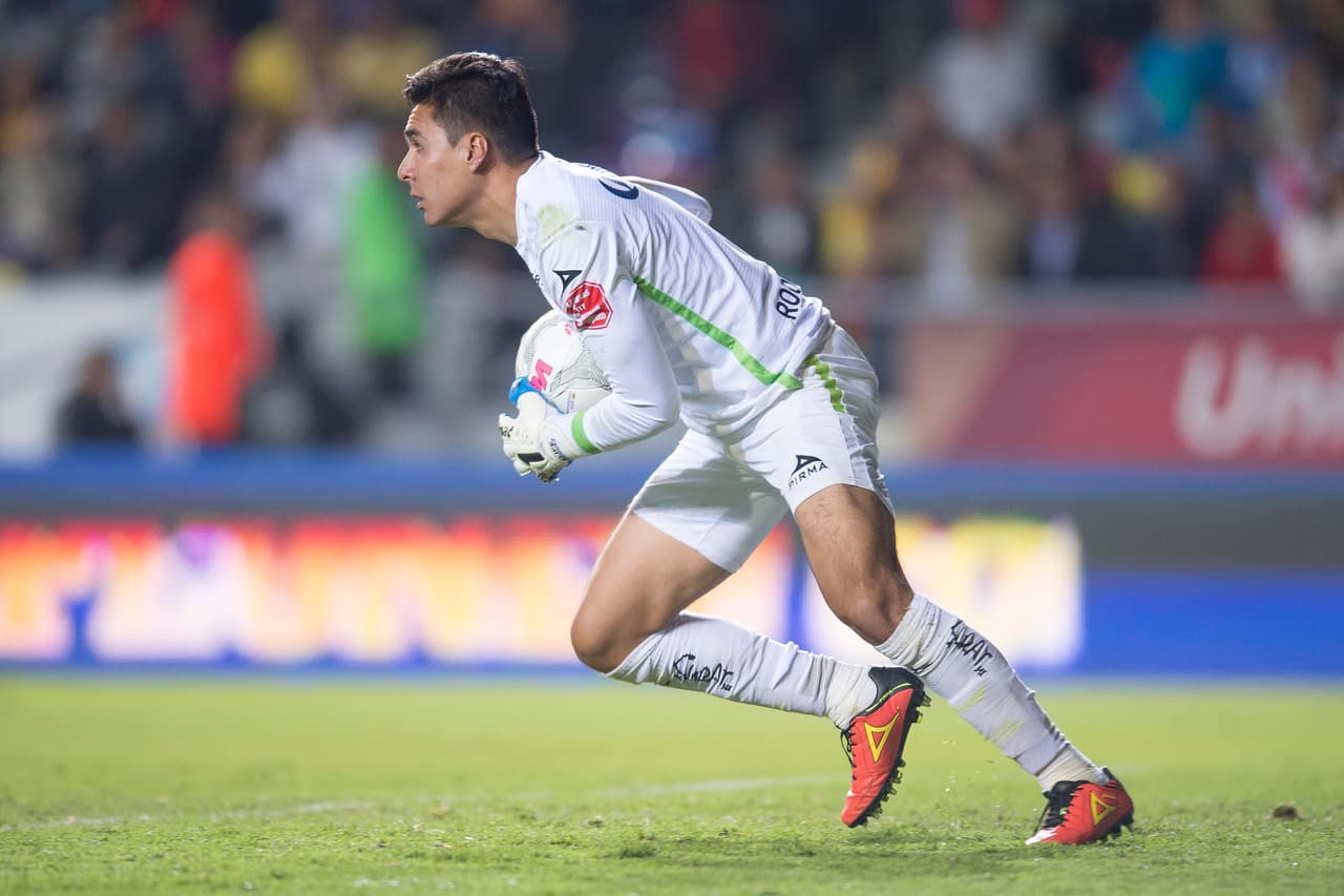 Felipe Rodríguez, Morelia.- El arquero fue complice en el error del primer gol en contra que recibió a manos de Enrique Triverio, que presionó a su defensor para después disparar casi con el marco abierto.