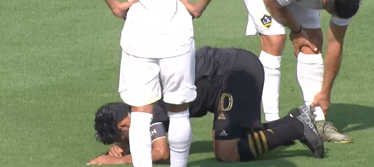 Carlos Vela salió lesionado en el duelo entre LAFC y Galaxy