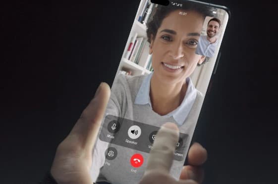 Ambas versiones presentan la misma cámara frontal de 13mp con sensor 3D para desbloqueo facial.