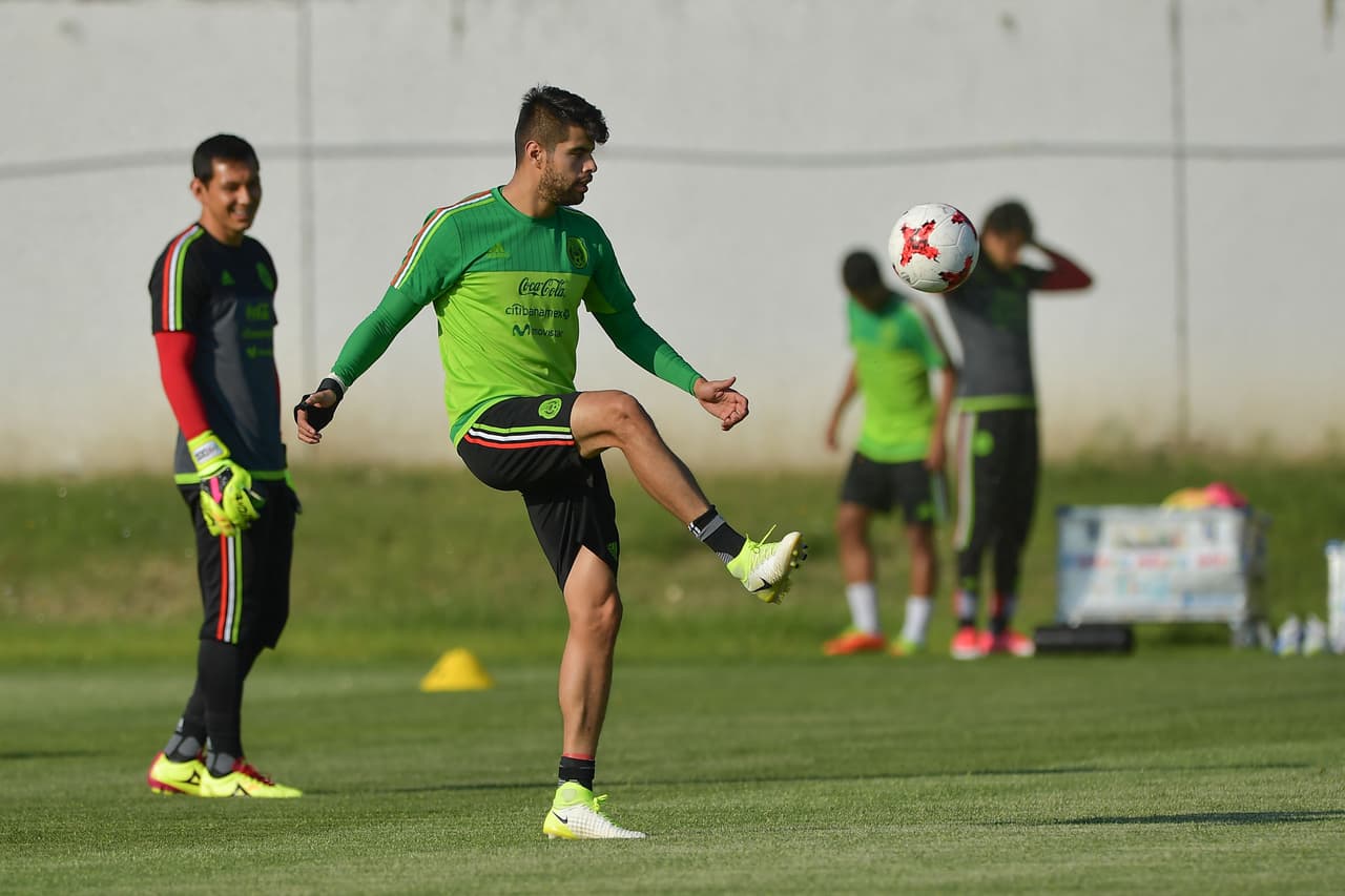 Algunos con dominadas, como Néstor Araujo.