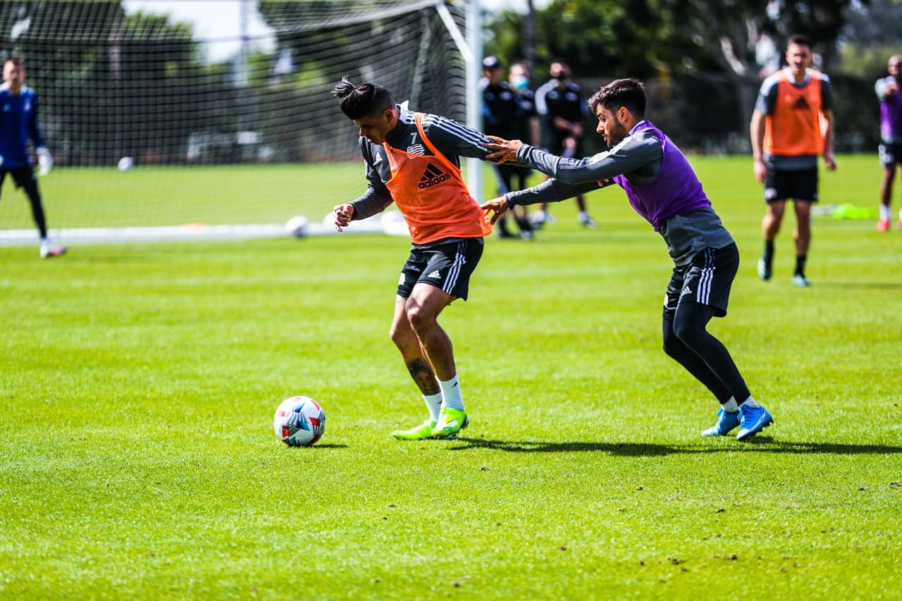 El equipo, mientras tanto, sigue entrenando.