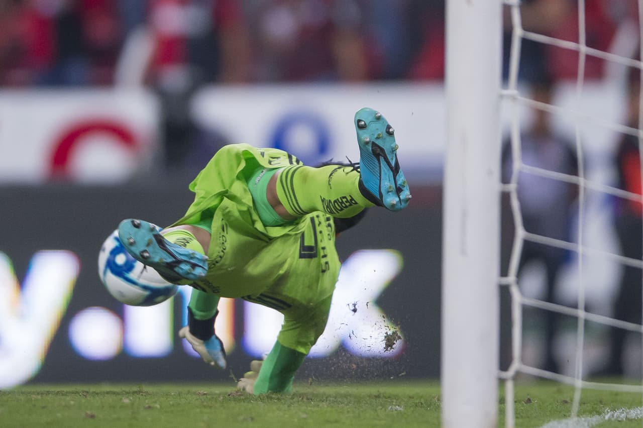 Camilo Vargas fue una de las figuras en el triunfo de los Rojinegros y se dio el lujo de atajar un penal.