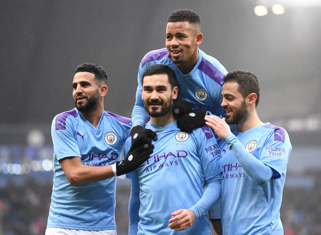 El Manchester City venció 4-0 al Fulham, que jugó el partido con uno menos desde el minuto seis.