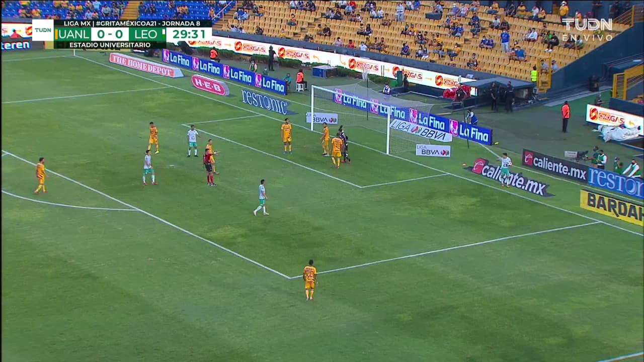 ¡TIRO ATAJADO! disparo por Víctor Dávila.