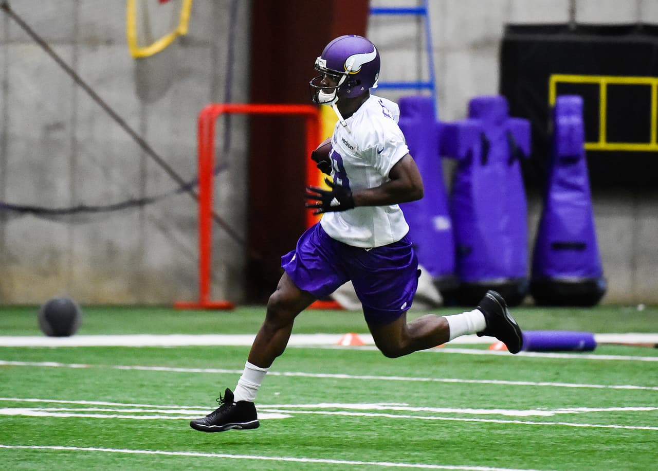 Minnesota Vikings running back Adrian Peterson works out with his team during NFL football practice in Eden Prairie, Minn., Wednesday, May 25, 2016. (AP Photo/Craig Lassig)