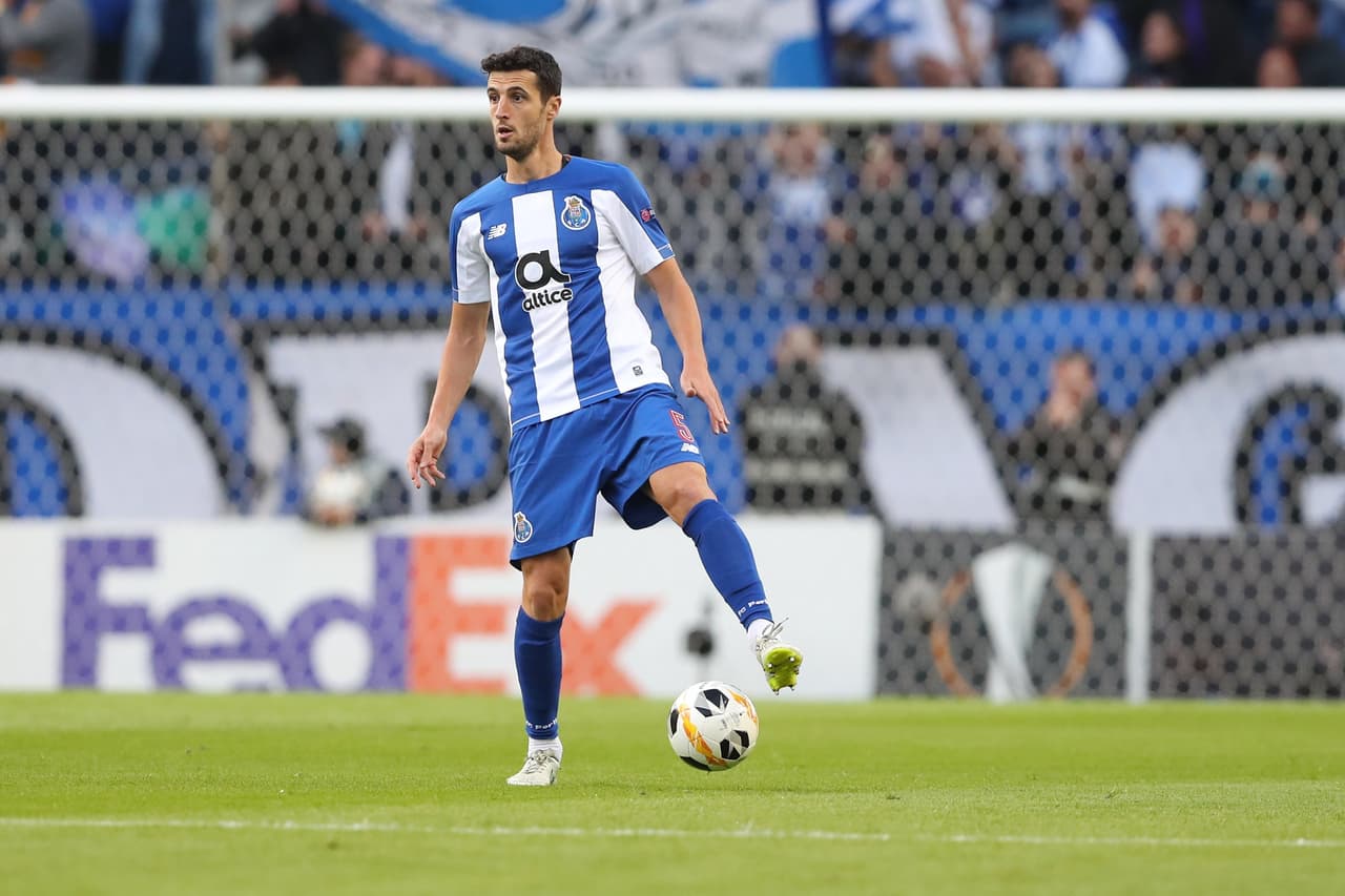 Diaz (36´) y Morelos (44´) anotaron para Porto y Rangers, respectivamente. En la J4 de Europa League se enfrentarán de nuevo.